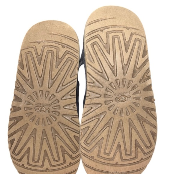 Ugg Australia kids boots size 1 - Picture 2 of 4